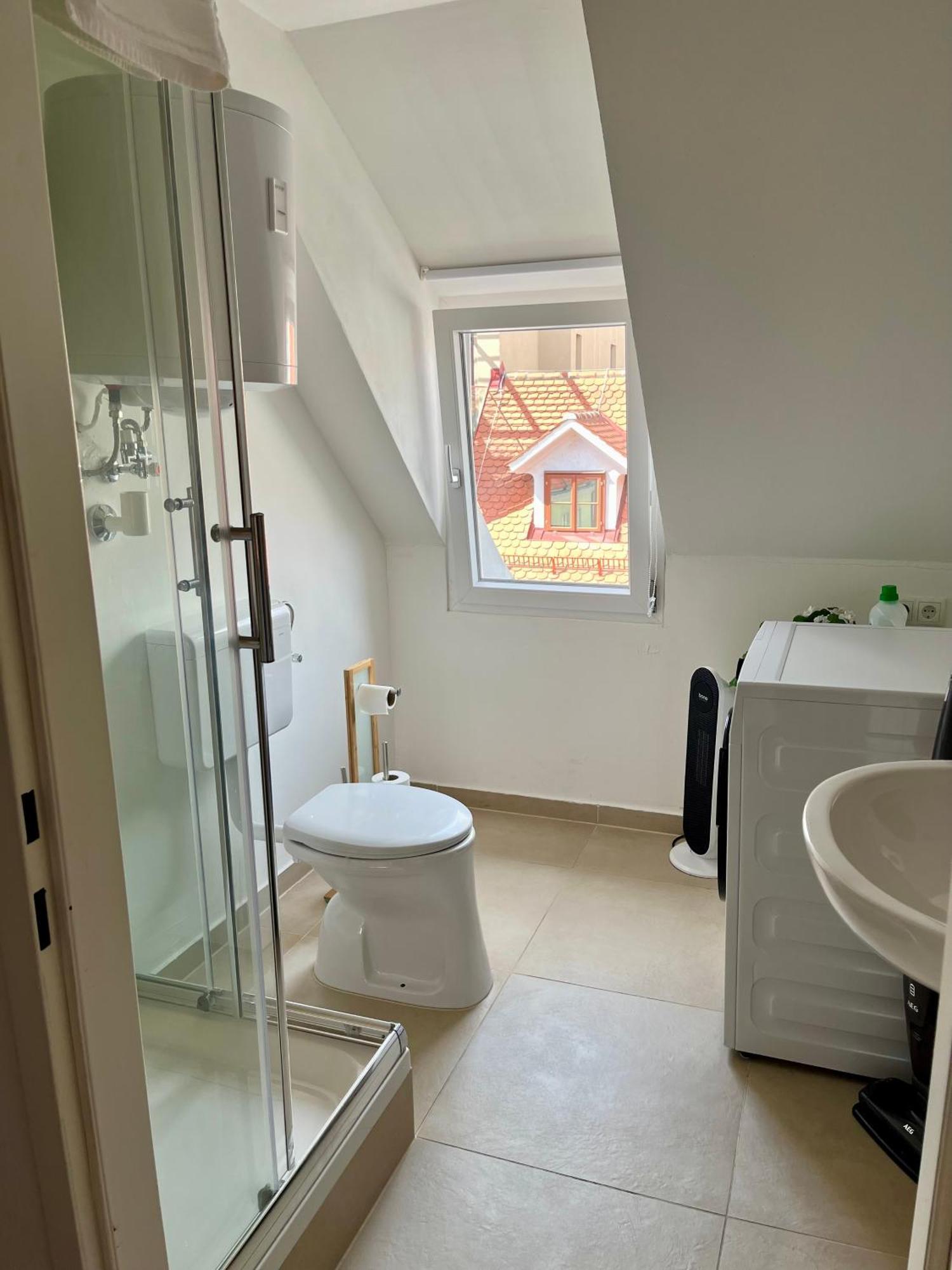 Flores City Center Studio - Easy Self-Check-In Graz Buitenkant foto